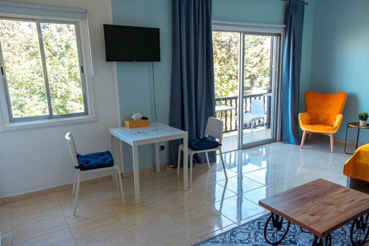 Calypso Apartment Paphos Bagian luar foto
